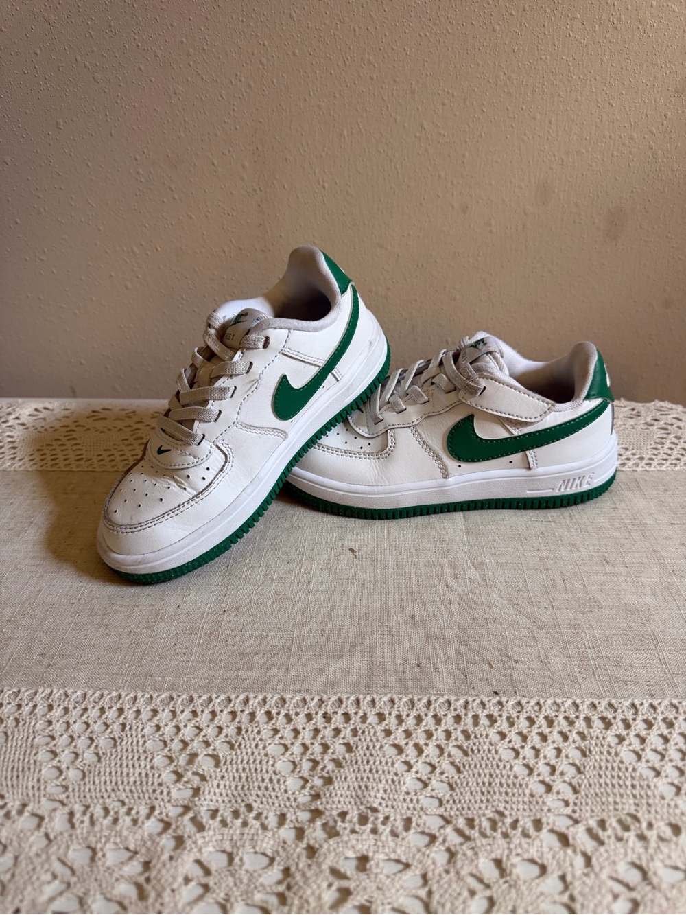 Nike Force 1 FN0237-103 White Green Swoosh Unisex Kids Athletic
Sneaker US 12.5C